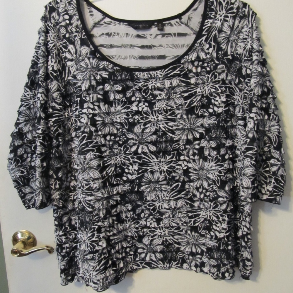 Investments II Black/White Ruffle Layered Shirt Sz